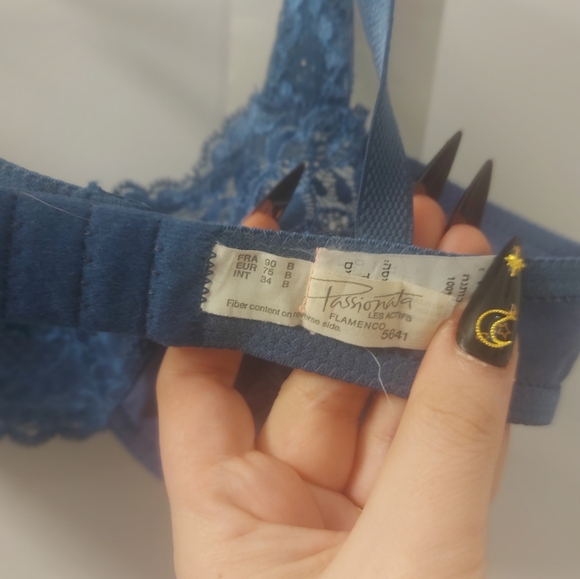 Navy blue lace bra 34b - Picture 2 of 3